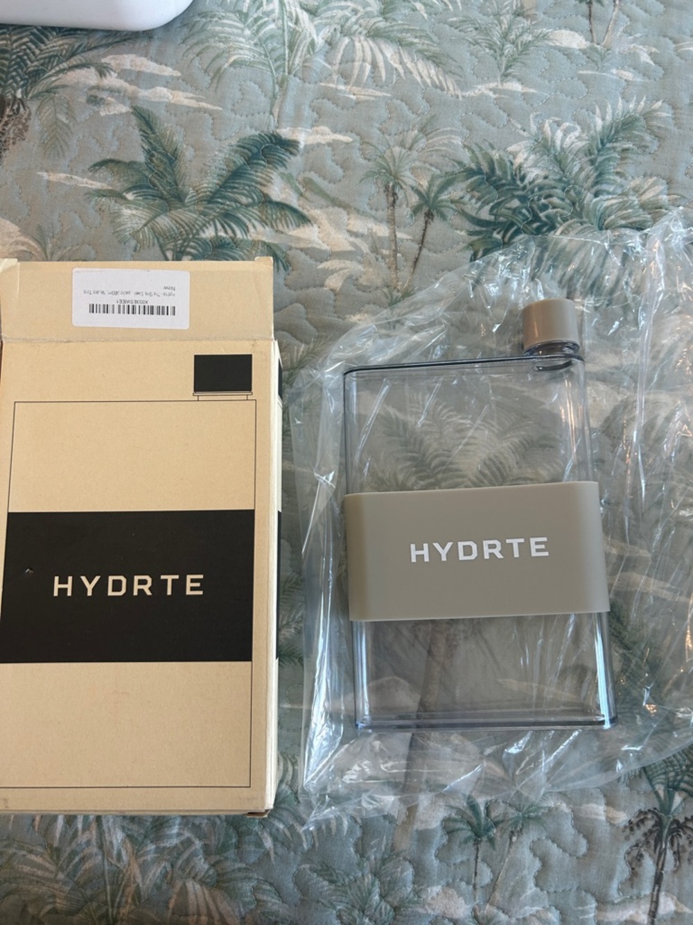 HYDRTE Slim Water Bottle - Taupe Accent
Boa and bps free plastic